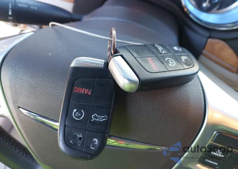 2013 Chrysler 300C z USA, uszkodzony, nr VIN 2C3CCAEG3DH621285